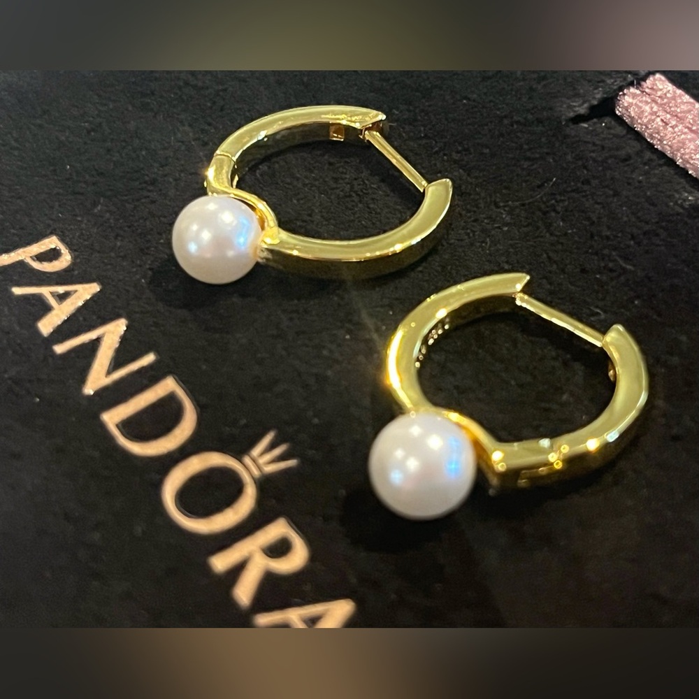 Pandora Gold Tone Hoop Earrings with White Cultured Pearls new. - Picture 3 of 6